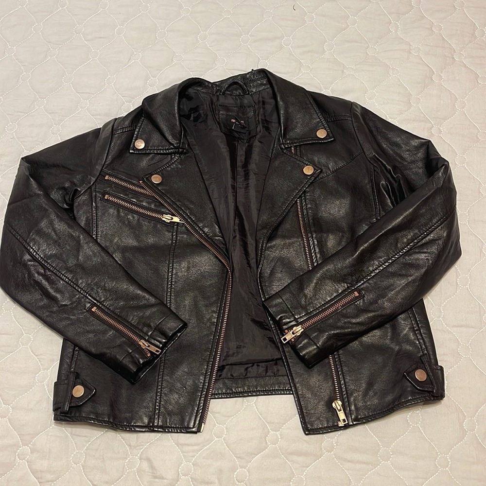Forever 21 leather cropped bomber jacket size xs